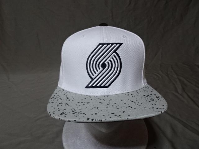 USA購入【Mitchell & Ness】 NBA【Portland TrailBlazers】ロゴ刺繍入り キャップ < 男性ファッション  USA購入【Mitchell & Ness】 NBA【Portland TrailBlazers】ロゴ刺繍入り キャップ < 男性ファッションの