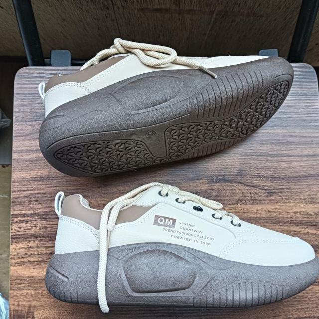 新品 23.5cm レディース スニーカー ベージュ シューズ 靴 身長アップ < 女性ファッション  新品 23.5cm レディース スニーカー ベージュ シューズ 靴 身長アップ < 女性ファッションの