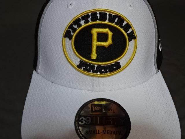 ニューエラ【NEWERA】【39THIRTY】 MLB ピッツバーグ パイレーツ ロゴ刺繍入り キャップ < 男性ファッション  ニューエラ【NEWERA】【39THIRTY】 MLB ピッツバーグ パイレーツ ロゴ刺繍入り キャップ < 男性ファッションの