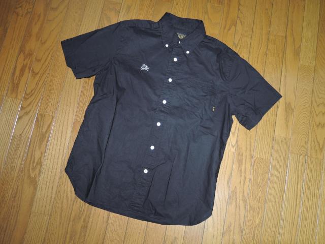 CALEE キャリー ボタンダウンシャツ M 黒 半袖 B.D SHIRT 胸ロゴ LOGO 刺繍 ステッチ < ブランド CALEE キャリー ボタンダウンシャツ M 黒 半袖 B.D SHIRT 胸ロゴ LOGO 刺繍 ステッチ < ブランドの