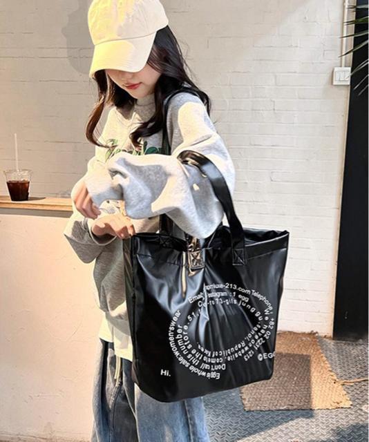 送料無料 新品 大容量トートバッグ 合皮 男女兼用バッグ < 女性ファッション  送料無料 新品 大容量トートバッグ 合皮 男女兼用バッグ < 女性ファッションの