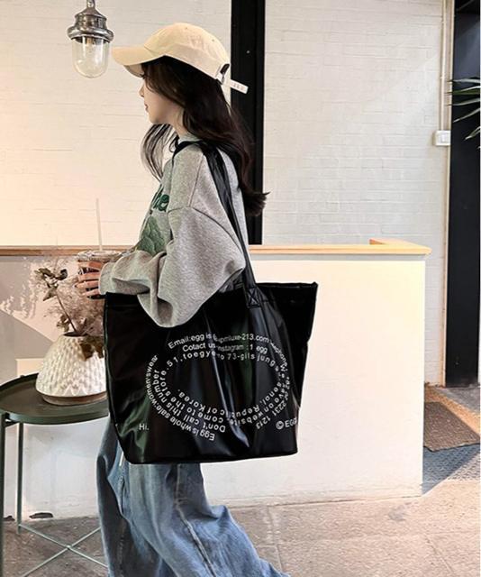 送料無料 新品 大容量トートバッグ 合皮 男女兼用バッグ < 女性ファッション  送料無料 新品 大容量トートバッグ 合皮 男女兼用バッグ < 女性ファッションの