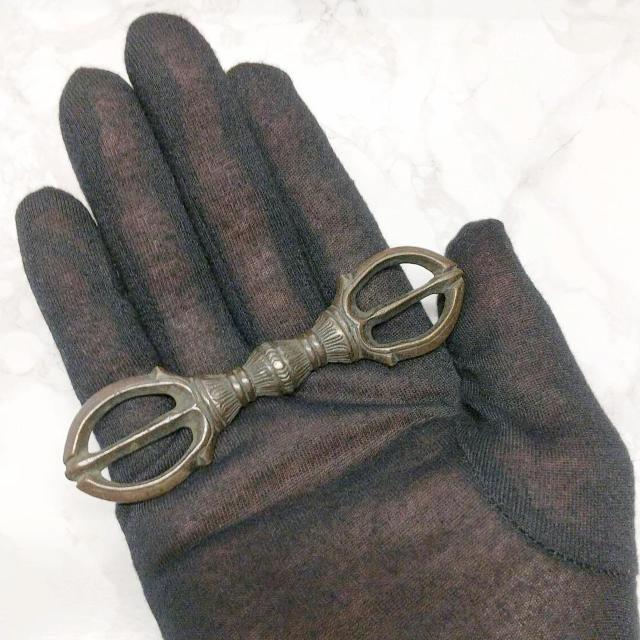 三鈷杵 全長10.5cm 銅製 仏具 仏教美術 密教法具 ペンダントヘッドにも 金剛杵 pendant heads vajra < ホビー  三鈷杵 全長10.5cm 銅製 仏具 仏教美術 密教法具 ペンダントヘッドにも 金剛杵 pendant heads vajra < ホビーの