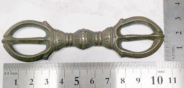 三鈷杵 全長10.5cm 銅製 仏具 仏教美術 密教法具 ペンダントヘッドにも 金剛杵 pendant heads vajra < ホビー  三鈷杵 全長10.5cm 銅製 仏具 仏教美術 密教法具 ペンダントヘッドにも 金剛杵 pendant heads vajra < ホビーの