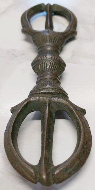 三鈷杵 全長10.5cm 銅製 仏具 仏教美術 密教法具 ペンダントヘッドにも 金剛杵 pendant heads vajra < ホビー  三鈷杵 全長10.5cm 銅製 仏具 仏教美術 密教法具 ペンダントヘッドにも 金剛杵 pendant heads vajra < ホビーの