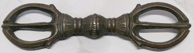 三鈷杵 全長10.5cm 銅製 仏具 仏教美術 密教法具 ペンダントヘッドにも 金剛杵 pendant heads vajra < ホビー  三鈷杵 全長10.5cm 銅製 仏具 仏教美術 密教法具 ペンダントヘッドにも 金剛杵 pendant heads vajra < ホビーの