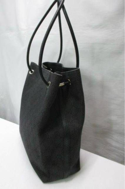 美品 グッチ ショルダートートバック GG ブラックデニム 肩掛けOK 本物 < ブランド  美品 グッチ ショルダートートバック GG ブラックデニム 肩掛けOK 本物 < ブランドの