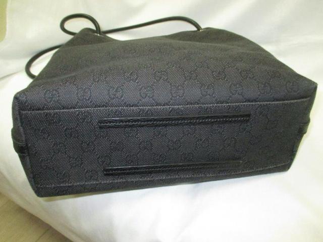 美品 グッチ ショルダートートバック GG ブラックデニム 肩掛けOK 本物 < ブランド  美品 グッチ ショルダートートバック GG ブラックデニム 肩掛けOK 本物 < ブランドの