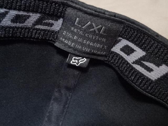 USA購入 モーターサイクル系【FOX】フォックス ロゴ刺繍入り キャップ 黒 < 男性ファッション  USA購入 モーターサイクル系【FOX】フォックス ロゴ刺繍入り キャップ 黒 < 男性ファッションの