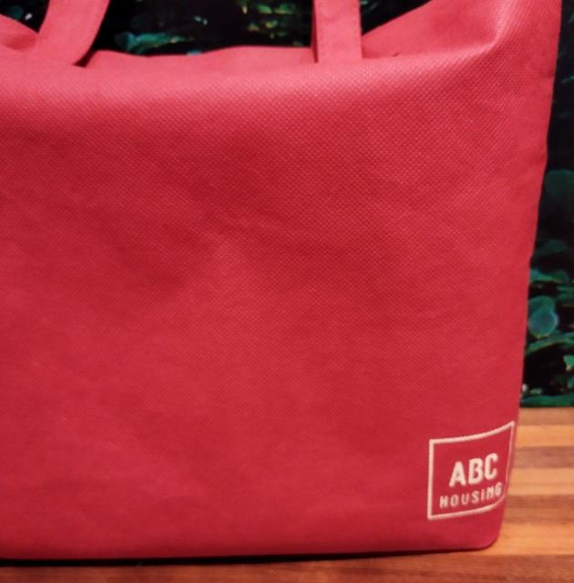 ABCハウジング 赤 不織布 エコバッグA4すっぽり < 女性ファッション  ABCハウジング 赤 不織布 エコバッグA4すっぽり < 女性ファッションの
