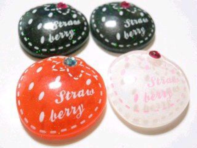 《New》<スイーツ>デコパーツ★ストーン付*ストロベリー【3色=4個セット】 < 香水/コスメ/ネイル 《New》<スイーツ>デコパーツ★ストーン付*ストロベリー【3色=4個セット】 < 香水/コスメ/ネイルの