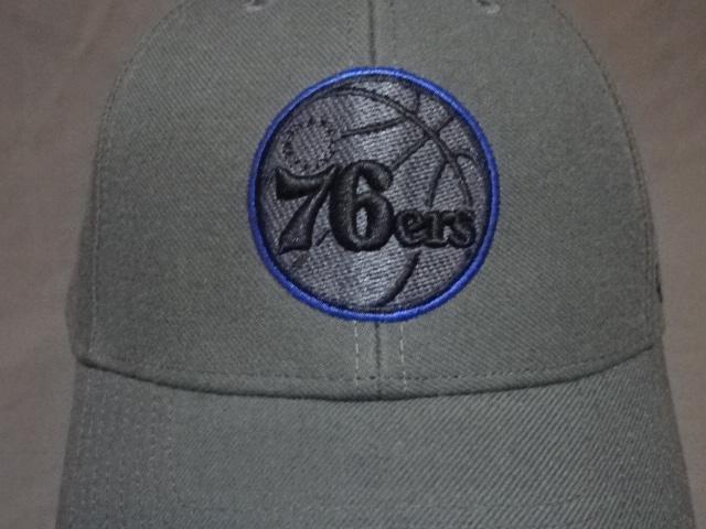 【47BRAND】 NBA フィラデルフィア セブンティシクサーズ ロゴ刺繍入り キャップ < 男性ファッション  【47BRAND】 NBA フィラデルフィア セブンティシクサーズ ロゴ刺繍入り キャップ < 男性ファッションの