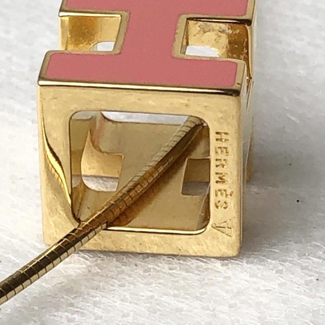 【極美品】HERMES エルメス ネックレス Hキューブ アクセサリー ピンク×ゴールドカラー < ブランド 【極美品】HERMES エルメス ネックレス Hキューブ アクセサリー ピンク×ゴールドカラー < ブランドの