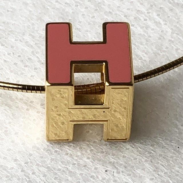 【極美品】HERMES エルメス ネックレス Hキューブ アクセサリー ピンク×ゴールドカラー < ブランド 【極美品】HERMES エルメス ネックレス Hキューブ アクセサリー ピンク×ゴールドカラー < ブランドの