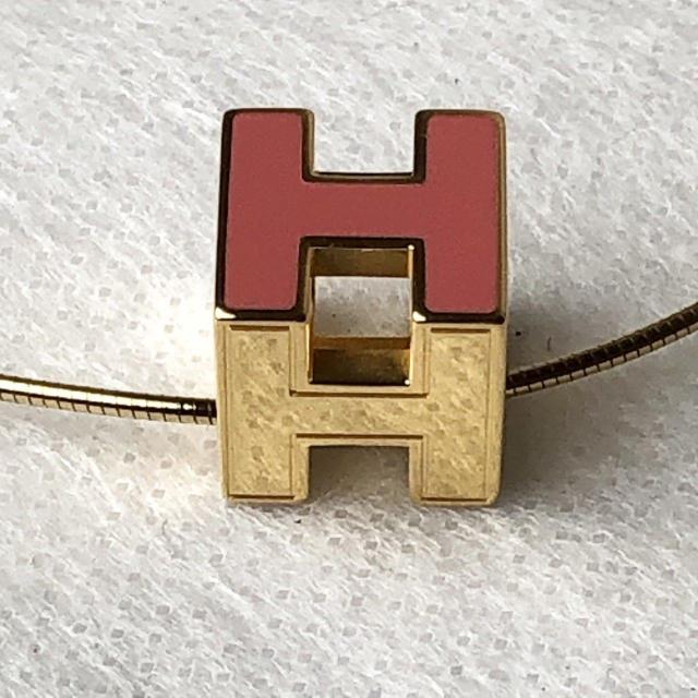 【極美品】HERMES エルメス ネックレス Hキューブ アクセサリー ピンク×ゴールドカラー < ブランド 【極美品】HERMES エルメス ネックレス Hキューブ アクセサリー ピンク×ゴールドカラー < ブランドの