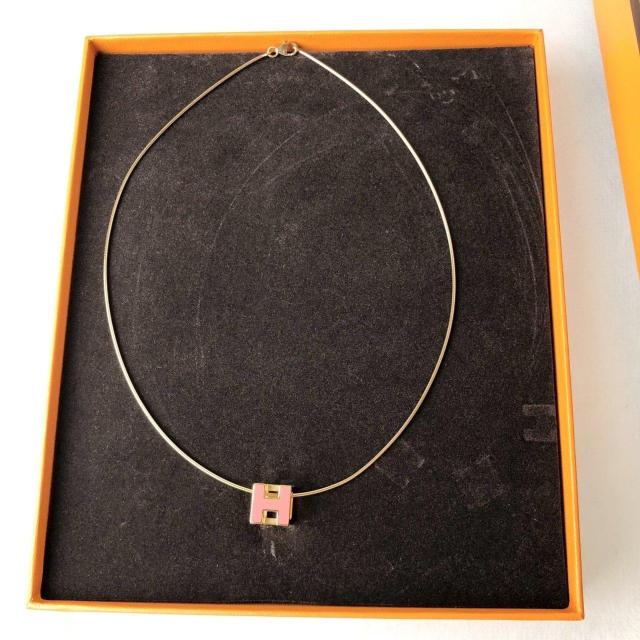 【極美品】HERMES エルメス ネックレス Hキューブ アクセサリー ピンク×ゴールドカラー < ブランド 【極美品】HERMES エルメス ネックレス Hキューブ アクセサリー ピンク×ゴールドカラー < ブランドの