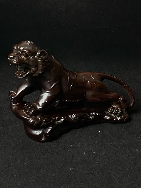 一刀彫 木彫り 虎 置物 迫力 猛虎 彫刻 飾り物 オブジェ 極上 唐木 黒檀木彫 干支虎天然木 魔除け 寅年 開運 骨董 古美術 < ホビー 一刀彫 木彫り 虎 置物 迫力 猛虎 彫刻 飾り物 オブジェ 極上 唐木 黒檀木彫 干支虎天然木 魔除け 寅年 開運 骨董 古美術 < ホビーの