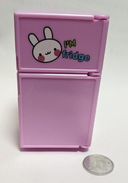 ミニチュア★冷蔵庫A★2ドア★訳あり★うさぎちゃん★ピンク★リカちゃんやシルバニアに★ドールハウスに★無地のホワイトもございます★ < おもちゃ  ミニチュア★冷蔵庫A★2ドア★訳あり★うさぎちゃん★ピンク★リカちゃんやシルバニアに★ドールハウスに★無地のホワイトもございます★ < おもちゃの
