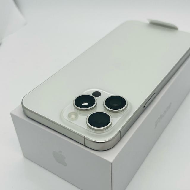 gp@iPhone 15 Pro Max 256 GB SIMt[@{