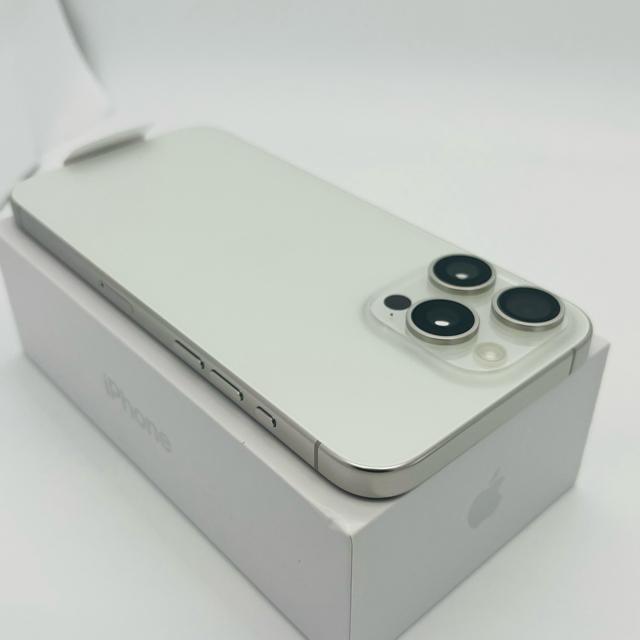 gp@iPhone 15 Pro Max 256 GB SIMt[@{