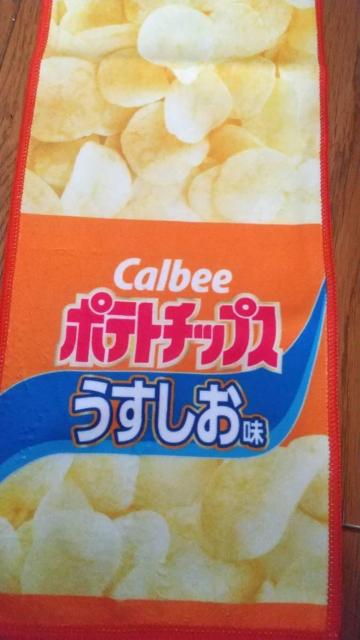 Calbee ポテトチップスうすしお味!柄!スリムロングタオル!(マフラータオル)ソフトな肌触り!抜群!新品! < インテリア/ライフ  Calbee ポテトチップスうすしお味!柄!スリムロングタオル!(マフラータオル)ソフトな肌触り!抜群!新品! < インテリア/ライフの