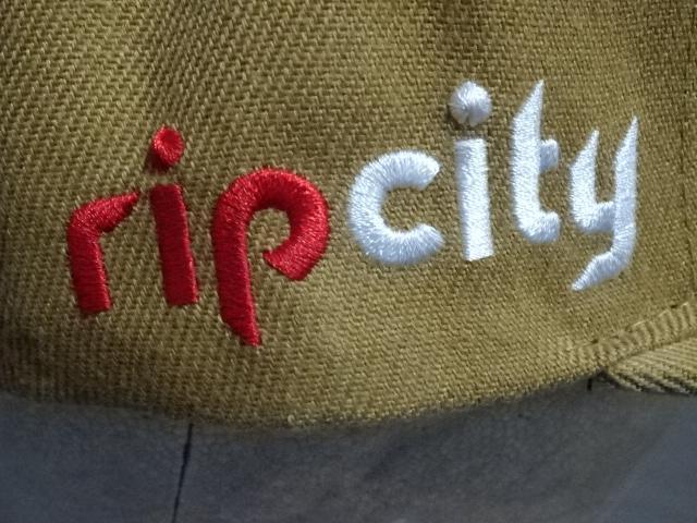 USA購入【Mitchell & Ness】 NBAブレイザーズ【RIP CITY】 ロゴ刺繍入り キャップ < 男性ファッション  USA購入【Mitchell & Ness】 NBAブレイザーズ【RIP CITY】 ロゴ刺繍入り キャップ < 男性ファッションの