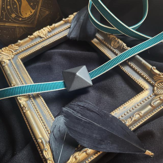 ラ ドログリー フランス素材ハンドメイド☆粋 神秘的 フレンチビーズ ノワール ピラミッド スタッズ 帯留 < 女性ファッション  ラ ドログリー フランス素材ハンドメイド☆粋 神秘的 フレンチビーズ ノワール ピラミッド スタッズ 帯留 < 女性ファッションの