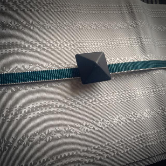 ラ ドログリー フランス素材ハンドメイド☆粋 神秘的 フレンチビーズ ノワール ピラミッド スタッズ 帯留 < 女性ファッション  ラ ドログリー フランス素材ハンドメイド☆粋 神秘的 フレンチビーズ ノワール ピラミッド スタッズ 帯留 < 女性ファッションの