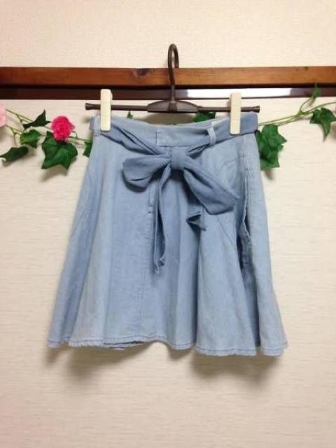オンワード樫山◆デニム フレア リボン レーヨン混 スカート < 女性ファッション  オンワード樫山◆デニム フレア リボン レーヨン混 スカート  < 女性ファッションの