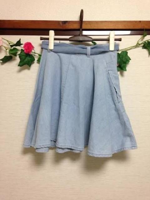 オンワード樫山◆デニム フレア リボン レーヨン混 スカート < 女性ファッション  オンワード樫山◆デニム フレア リボン レーヨン混 スカート < 女性ファッションの