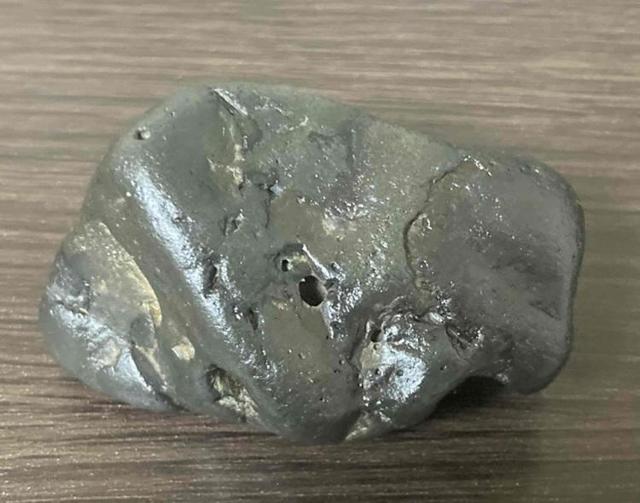 33,000円スタート!阿波・徳島の「鮎喰川」にて採取された希少価値の高い大型隕石! < インテリア/ライフ  33,000円スタート!阿波・徳島の「鮎喰川」にて採取された希少価値の高い大型隕石! < インテリア/ライフの