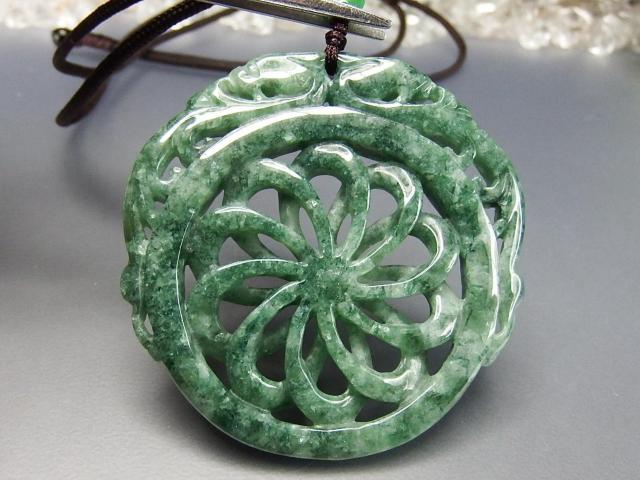 濃い緑ひすいジェダイト本翡翠デか螺旋菊花紋ヒキュウ彫刻天然石紐ネックレス < 女性アクセサリー/時計  濃い緑ひすいジェダイト本翡翠デか螺旋菊花紋ヒキュウ彫刻天然石紐ネックレス < 女性アクセサリー/時計の