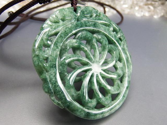 濃い緑ひすいジェダイト本翡翠デか螺旋菊花紋ヒキュウ彫刻天然石紐ネックレス < 女性アクセサリー/時計  濃い緑ひすいジェダイト本翡翠デか螺旋菊花紋ヒキュウ彫刻天然石紐ネックレス < 女性アクセサリー/時計の
