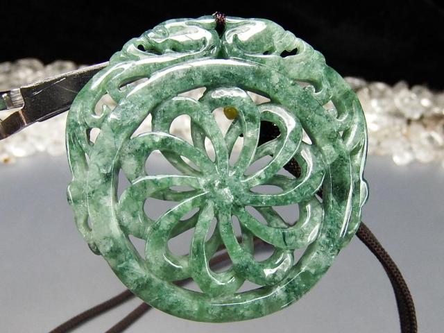 濃い緑ひすいジェダイト本翡翠デか螺旋菊花紋ヒキュウ彫刻天然石紐ネックレス < 女性アクセサリー/時計  濃い緑ひすいジェダイト本翡翠デか螺旋菊花紋ヒキュウ彫刻天然石紐ネックレス < 女性アクセサリー/時計の