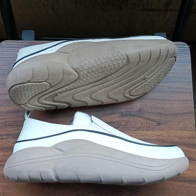 新品 24.5cm レディース スニーカー ホワイト シューズ 靴 カジュアル < 女性ファッション 新品 24.5cm レディース スニーカー ホワイト シューズ 靴 カジュアル < 女性ファッションの