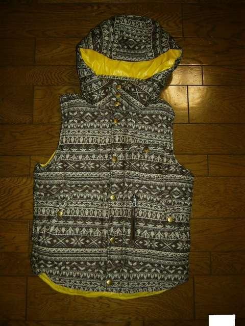 新品TMTノルディック系柄中綿パーカーベストS雪柄ダウン2WAY < ブランド 新品TMTノルディック系柄中綿パーカーベストS雪柄ダウン2WAY < ブランドの