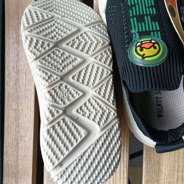 新品 18.5cm スリッポン ブラック 子供靴 キッズ 靴 シューズ かわいい < キッズ/ベビー  新品 18.5cm スリッポン ブラック 子供靴 キッズ 靴 シューズ かわいい < キッズ/ベビーの