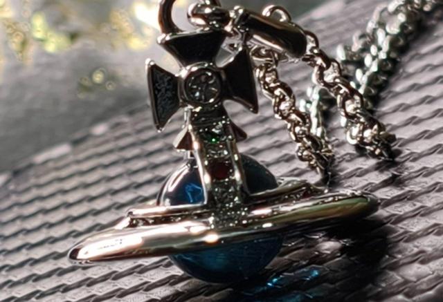 Vivienne Westwood �^�C�j�[ �I�[�u �l�b�N���X �� �u�����h�� 