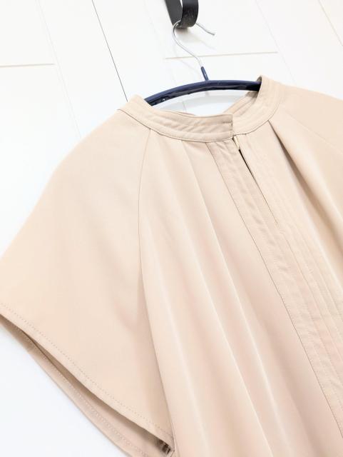 �G�}�e�C���[���u���E�X���ߗށ�Emma Taylor������180�`