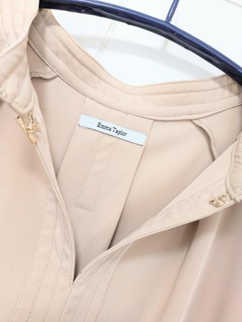 �G�}�e�C���[���u���E�X���ߗށ�Emma Taylor������180�`