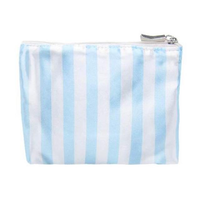 《New》シナモロール★小物整理*コスメ入れに最適・サテン(ストライプ柄)フラットポーチ < 女性ファッション  《New》シナモロール★小物整理*コスメ入れに最適・サテン(ストライプ柄)フラットポーチ < 女性ファッションの