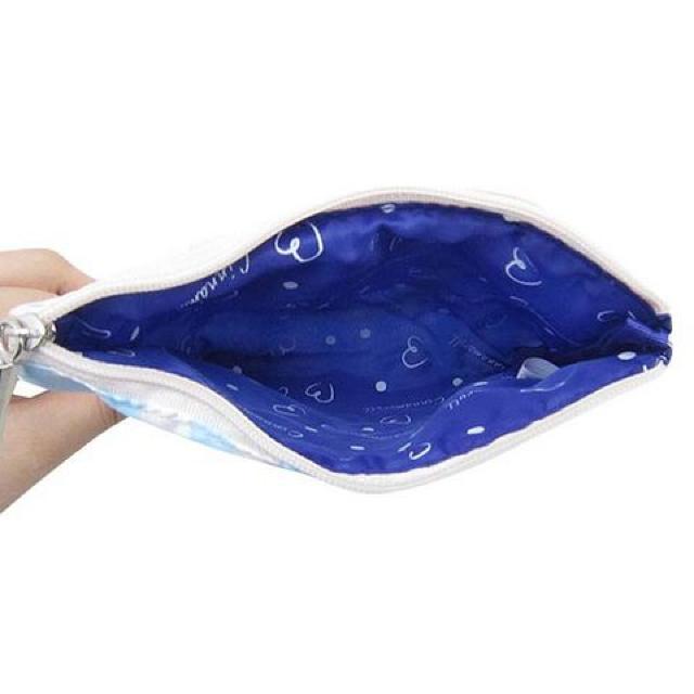 《New》シナモロール★小物整理*コスメ入れに最適・サテン(ストライプ柄)フラットポーチ < 女性ファッション  《New》シナモロール★小物整理*コスメ入れに最適・サテン(ストライプ柄)フラットポーチ < 女性ファッションの