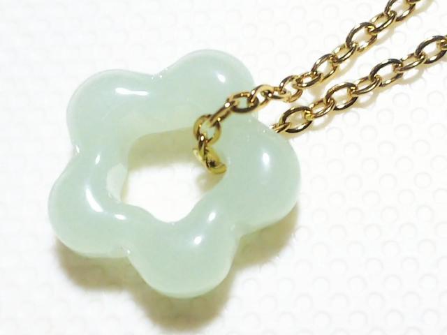 天然石★ミャンマー翡翠 お花 ペンダント < 女性アクセサリー/時計 天然石★ミャンマー翡翠 お花 ペンダント < 女性アクセサリー/時計の
