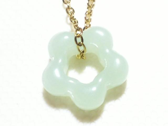 天然石★ミャンマー翡翠 お花 ペンダント < 女性アクセサリー/時計 天然石★ミャンマー翡翠 お花 ペンダント < 女性アクセサリー/時計の