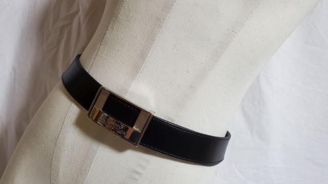 正規 ヴェルサーチ コレクション クラシック アイコンロゴ L スクエアブロックオープン プレートバックル レザーベルト黒 調節可 < ブランド 正規 ヴェルサーチ コレクション クラシック アイコンロゴ L スクエアブロックオープン プレートバックル レザーベルト黒 調節可 < ブランドの