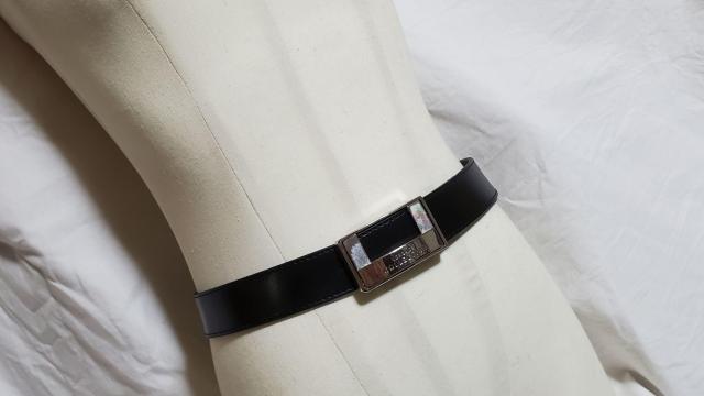 正規 ヴェルサーチ コレクション クラシック アイコンロゴ L スクエアブロックオープン プレートバックル レザーベルト黒 調節可 < ブランド 正規 ヴェルサーチ コレクション クラシック アイコンロゴ L スクエアブロックオープン プレートバックル レザーベルト黒 調節可 < ブランドの