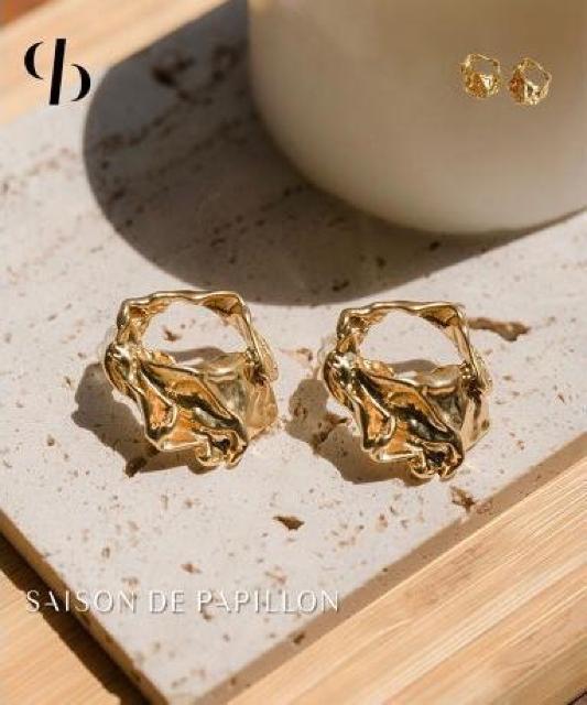 丸井購入●大振りピアス●SAISON DE PAPILLONセゾン ド パピヨン【新品】サークルモチーフスタッズピアス●金ゴールド < 女性アクセサリー/時計 丸井購入●大振りピアス●SAISON DE PAPILLONセゾン ド パピヨン【新品】サークルモチーフスタッズピアス●金ゴールド < 女性アクセサリー/時計の