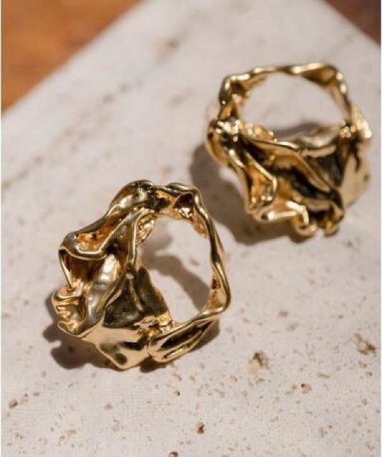 丸井購入●大振りピアス●SAISON DE PAPILLONセゾン ド パピヨン【新品】サークルモチーフスタッズピアス●金ゴールド < 女性アクセサリー/時計 丸井購入●大振りピアス●SAISON DE PAPILLONセゾン ド パピヨン【新品】サークルモチーフスタッズピアス●金ゴールド < 女性アクセサリー/時計の