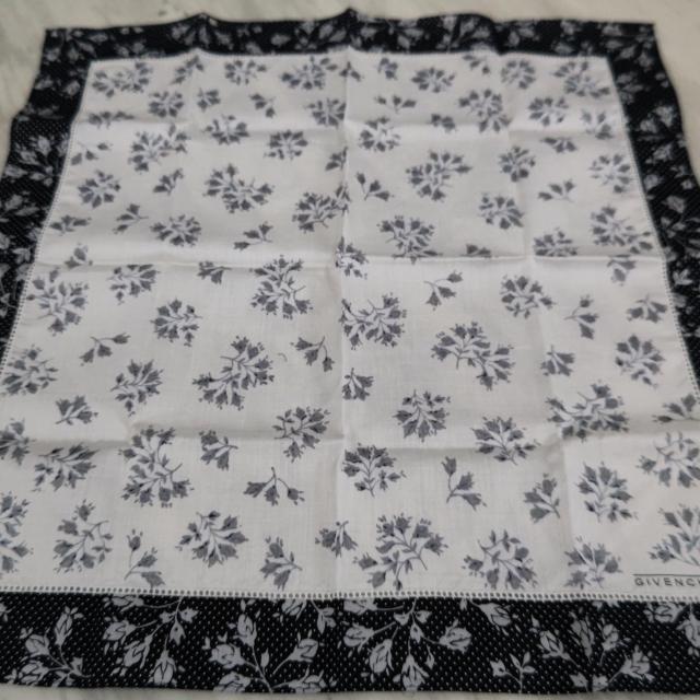 ジバンシー ハンカチ < 女性ファッション ジバンシー ハンカチ < 女性ファッションの