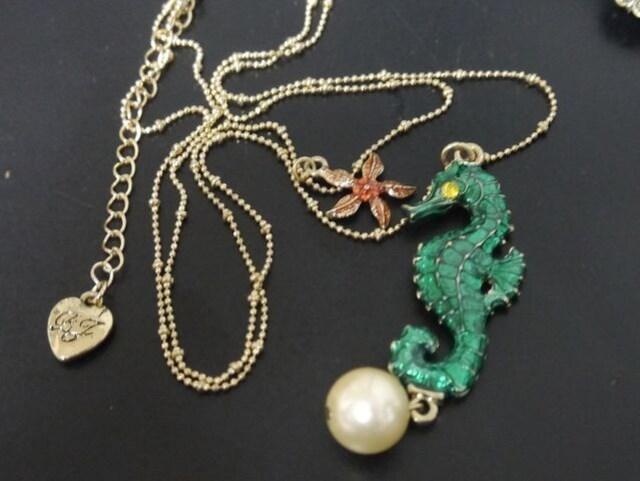 新品ゴスロリ姫系タツノオトシゴと海星ネックレスBETSEY JOHNSON < 女性アクセサリー/時計 新品ゴスロリ姫系タツノオトシゴと海星ネックレスBETSEY JOHNSON < 女性アクセサリー/時計の